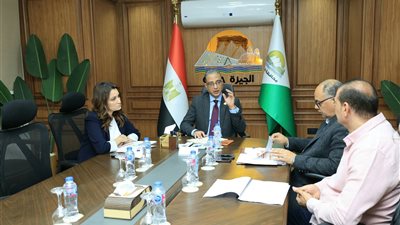 محافظ الجيزة يتابع خطط العمل بحي العجوزة ونسب تنفيذ مشروعات التطوير 