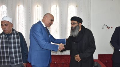 رئيس جامعة مدينة السادات يهنئ الأخوة الأقباط بعيد القيامة خلال زيارة لكنيسة العذراء مريم