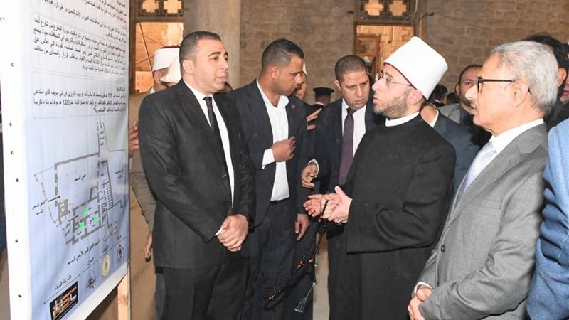 وزير الأوقاف ومحافظ