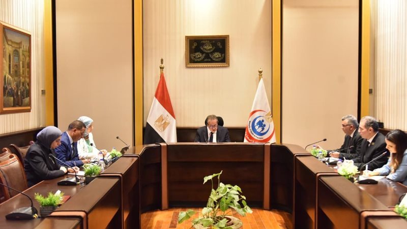 اجتماع وزير الصحة