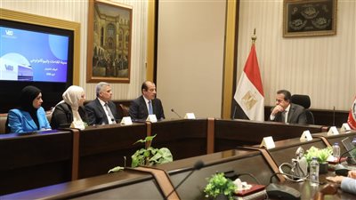 وزير الصحة يبحث مستجدات مدينة اللقاحات ويؤكد إطلاق أكاديمية لتوطين الصناعات الحيوية