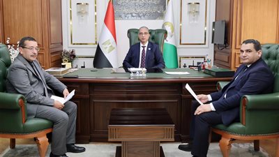 محافظ الجيزة يتابع استعدادات التموين والزراعة لموسم توريد القمح وتجهيز الصوامع