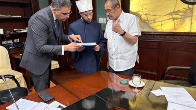 وزير الأوقاف يلتقي رئيس المحكمة العليا بالفلبين لتعزيز التعاون القضائي والتدريبي