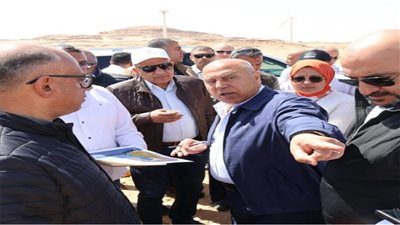 وزيرا النقل والكهرباء يتفقدان جبل الجلالة لبحث مشروعات طاقة الرياح وتوليد الكهرباء