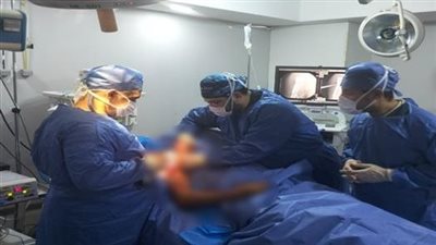 صحة مطروح: إجراء جراحة معقدة لتثبيت كسور متعددة لمريض سبعيني في تدخل واحد