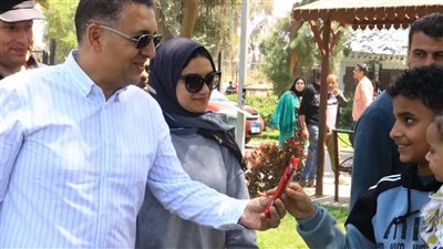 محافظ القليوبية يشارك المواطنين احتفالات 