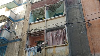انهيار جزئي بعقار سكني من أربعة طوابق بمنشية النزهة نطاق حي وسط بالإسكندرية 