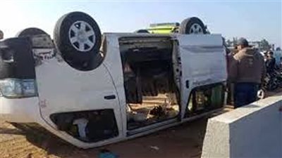 بالأسماء.. مصرع وإصابة 14 شخصًا إثر انقلاب ميكروباص بطريق بني سويف الزراعي