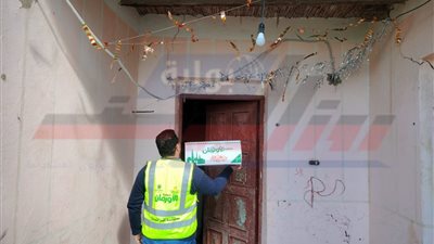 توزيع 300 كرتونة مواد غذائية للأولى بالرعاية بكفرالشيخ