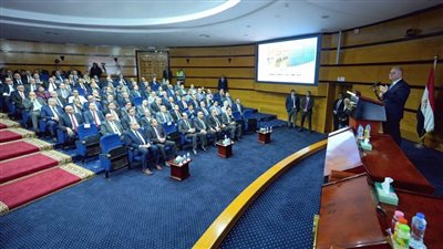 وزير البترول في حوار مفتوح مع رؤساء شركات الإنتاج ونوابهم