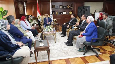 محافظ بني سويف يلتقي فريق مشروع الدعم الفني بوزارة التنمية المحلية