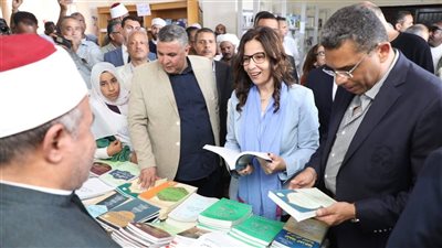 وزيرة الثقافة ومحافظ البحر الأحمر يتفقدان معرض الشلاتين للكتاب في نسخته الثالثة