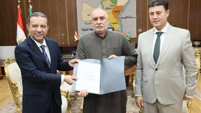 محافظ المنوفية يسلّم عقود تقنين جديدة لأراضي أملاك الدولة للمواطنين المستوفين للاشتراطات