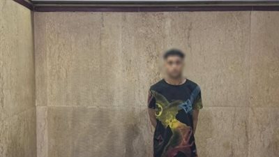كشف ملابسات تداول فيديو يظهر خلاله شخص حاملاً سلاحًا ناريًا وتعديه على آخر بالقاهرة