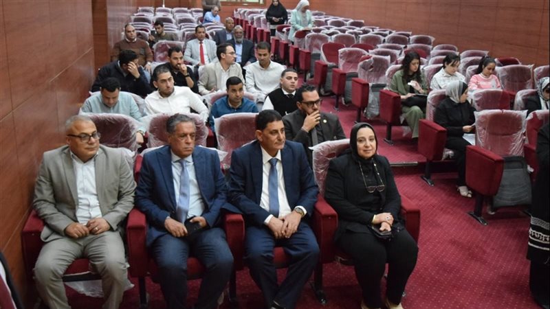 ندوة بتجارة بنى سويف