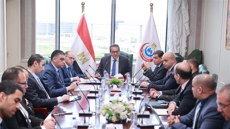 اجتماع وزير الصحة