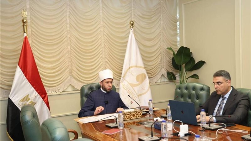 وزير الأوقاف خلال