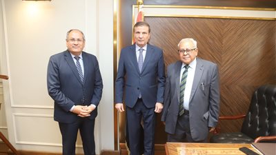 وزير الزراعة يؤكد دور البحث العلمي في تطوير المحاصيل وتعزيز الأمن الغذائي