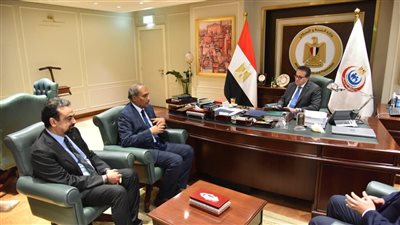 وزير الصحة يبحث مع رئيس المنظمة العالمية للسكتة الدماغية تعزيز التعاون