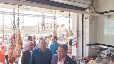 السكرتير المساعد يتابع أعمال توريد محصول القمح بصومعة طامية