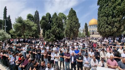 75 ألف يؤدون صلاة الجمعة في المسجد الأقصى