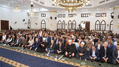 وزير الأوقاف ومحافظ القاهرة ورئيس الوطنية للإعلام يؤدون صلاة الجمعة بمسجد أحباب المصطفى