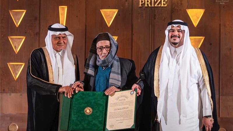 د. ابو موسى أثناء