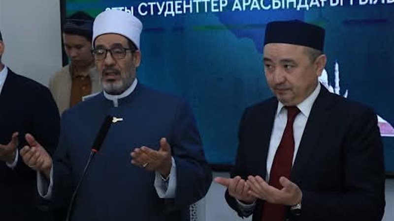 تكرّم الفائزين في