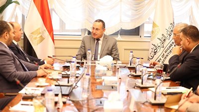 وزير التعليم العالي يبحث  شراكة موسعة للجامعات مع جهاز مستقبل مصر