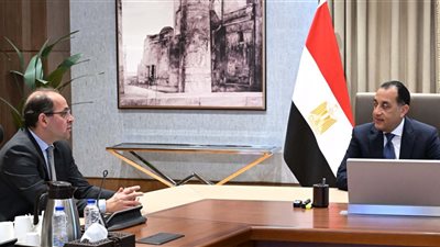 رئيس الوزراء يستعرض مع وزير المالية أبرز نشاطات اجتماعات صندوق النقد والبنك الدوليين بواشنطن