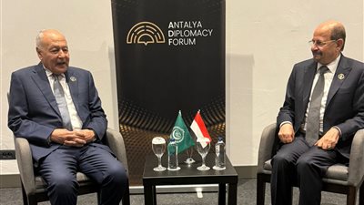 أبوالغيط يلتقي رئيس وزراء اليمن على هامش منتدى أنطاليا