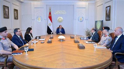 الرئيس السيسي يؤكد ضرورة تذليل العقبات أمام الاستثمارات المستهدفة بقطاعات الإسكان والمرافق