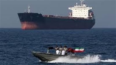 إيران تكشف عن تطبيق نظام جديد لتنظيم حركة الملاحة بمضيق هرمز.. 