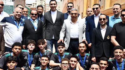 وزير الشباب والرياضة ومحافظ الدقهلية يقومان بجولة تفقدية بنادي جزيرة الورد