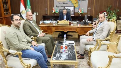 محافظ المنوفية يعقد اجتماعاً لمناقشة الموقف التنفيذي لتعزيز البنية التحتية لقطاع الاتصالات بنطاق المحافظة 
