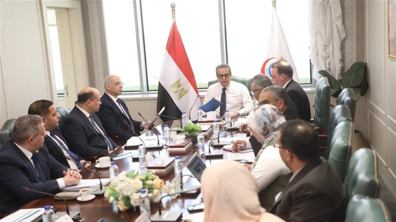 اجتماع وزير الصحة