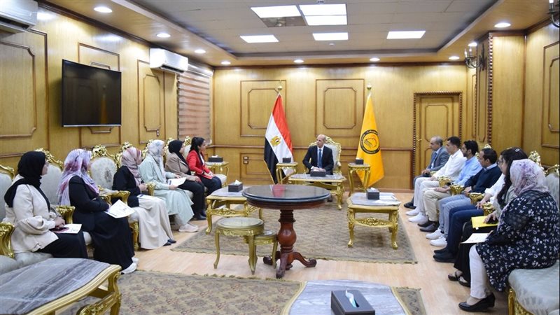 لقاء رئيس جامعة بنى