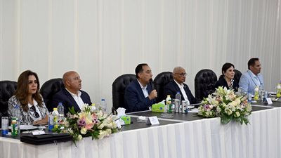 رئيس الوزراء يلتقي عددًا من أعضاء مجلسي النواب والشيوخ وكبار مشايخ وعواقل سيناء