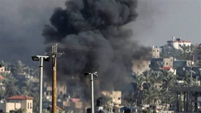 استشهاد فلسطيني وإصابة آخرين في قصف إسرائيلي وسط قطاع غزة