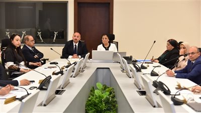 نائب وزير الصحة تبحث مع الجامعات تعزيز التعاون لتنفيذ الاستراتيجية الوطنية للسكان والتنمية
