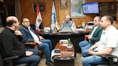 مناقشة تسريع تنفيذ مشروعات مياه الشرب والصرف الصحى بالغربية