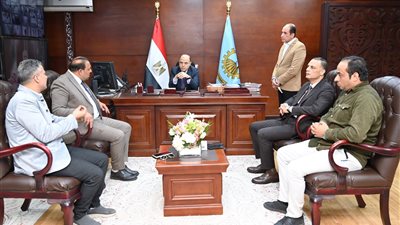 محافظ الغربية يناقش تقديم خدمات علاجية متكاملة للأسر الأولى بالرعاية مع وفد مجلس الوزراء