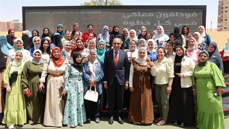 محافظ المنيا خلال