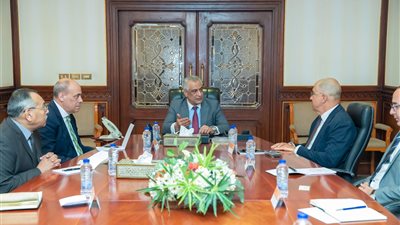 وزير الإنتاج الحربي يبحث مع اتحاد الصناعات تعزيز التصنيع المحلي وتوطين التكنولوجيا