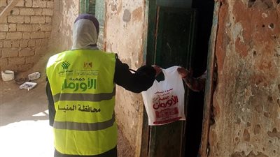 توزيع لحوم مجانًا على 375 أسرة ضمن الأسر الأولى بالرعاية بقرى مغاغة بالمنيا