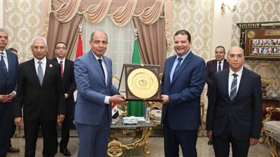  محافظ المنيا يشهد توقيع عقود اتفاق تقديم خدمات التأمين الصحي الشامل