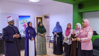 أمين البحوث الإسلاميَّة يتفقَّد ختام برنامج تدريب الوعَّاظ والواعظات على لغة الإشارة