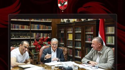 الخطيب يناقش مع ياسين منصور وسيد عبد الحفيظ تقييم قطاع الكرة وخطة المرحلة المقبلة