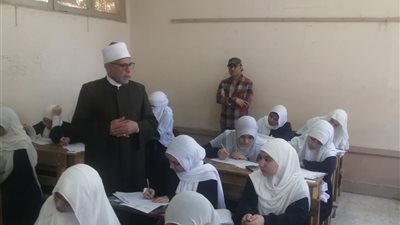 رئيس منطقة القاهرة الأزهرية يتابع انطلاق امتحانات النقل الثانوي