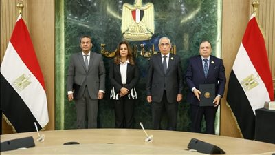 د. منال عوض تشهد احتفالية النيابة العامة لتسليم سبائك فضية ووثائق لعدد من الأراضي